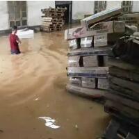 湖北暴雨后上万件包裹被淹，损失逾百万！