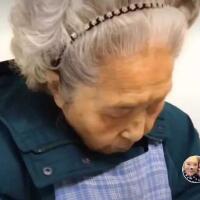 百岁老人被捧成网红，98岁的吃货奶奶成网红!